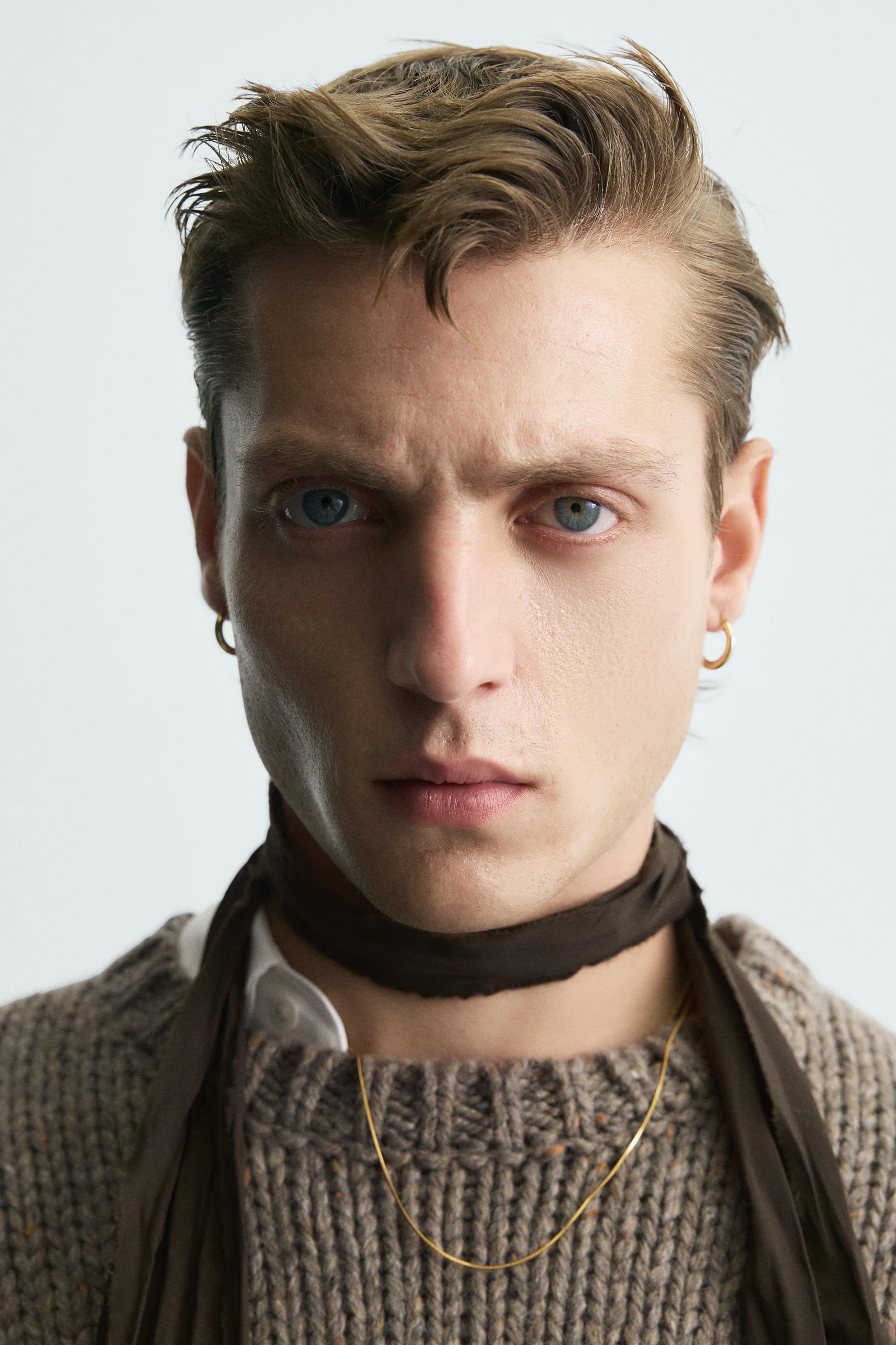 PULL STRUCTURÉ AVEC LAINE